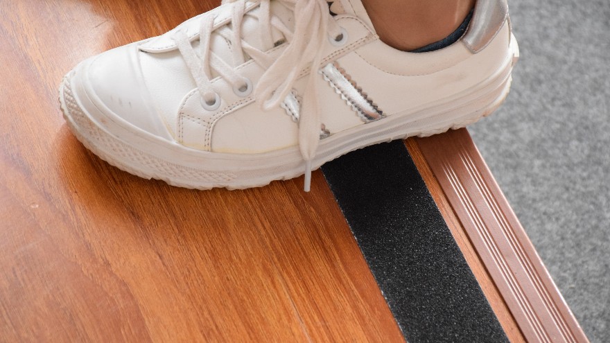 <i style='color:red'>鞋底防滑贴</i>，真的能保护鞋底吗？